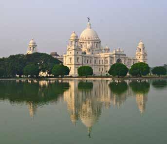 Si proseguirà con la visita al tempio della dea Kalì e, tempo permettendo, all ospedale dei moribondi. La giornata si concluderà con la visita della Missione Ramakrishna a Belur Math.