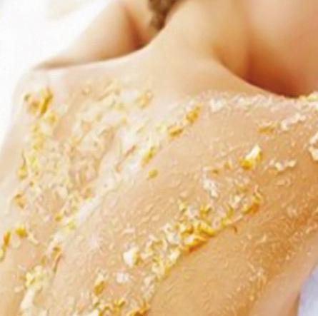 SCRUB CORPO SALE ROSA DELL HIMALAYA Trattamento SPA domiciliare STEP 1: ESFOLIA L ESFOLIAZIONE è tra i trattamenti più importanti per la salute e la bellezza della pelle.