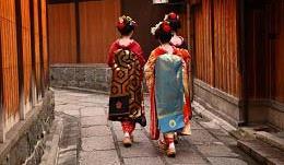 GIORNO 10 KYOTO TOKYO (3,30 h in treno) / ITALIA Prima di lasciare Kyoto visiteremo il fantastico Santuario shintoista di Inari, uno dei simboli nipponici nonché regno delle