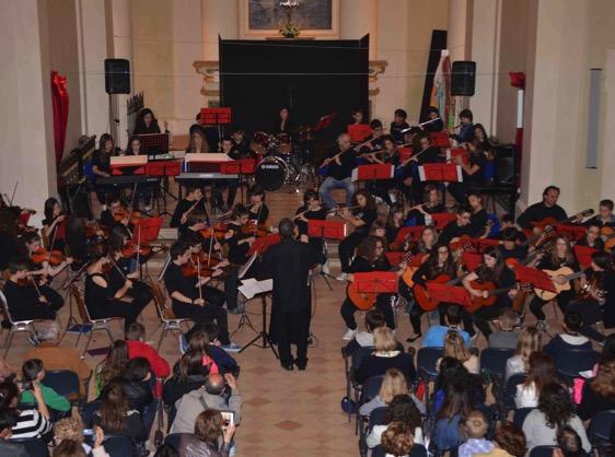 STRUTTURA E ORARIO DEL CORSO L'indirizzo musicale prevede due ore settimanali pomeridiane di lezione, in aggiunta all orario del mattino, così divise: una lezione individuale di strumento, una