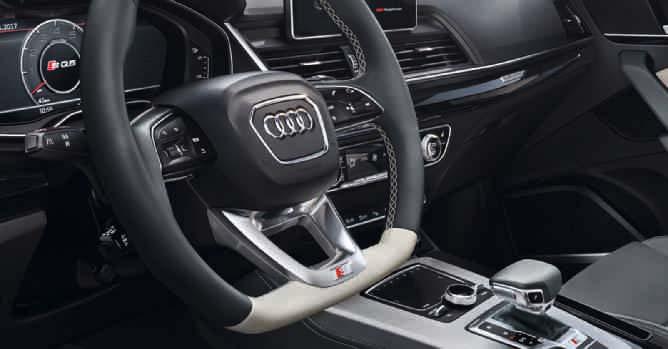 Rivestimenti in pelle Nappa Audi exclusive con sedili anteriori sportivi grigio jet/bianco alabastro e cuciture in