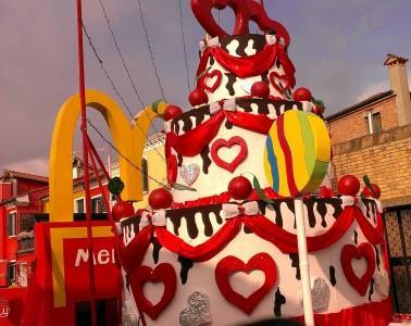 Le Città in Festa Carnevale Carnevale di Burano 28 febbraio - 5 marzo I festeggiamenti di questo tradizionale appuntamento curato dall Associazione Non