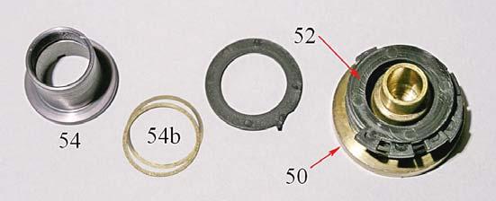 Al centro dell anello 61 si vede l ultima rondella (64) del sistema (56) «rondella d acciaio corona di sferette altra rondella».