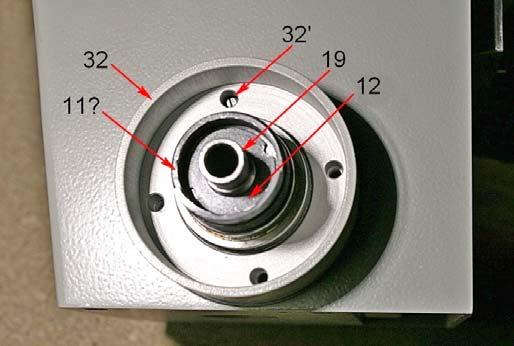 3264 (sotto) Oppure si può svitare prima il pezzo 11?, sotto cui appare l anello 16 (riferirsi sempre alla figura 3253 in pag. 1231).