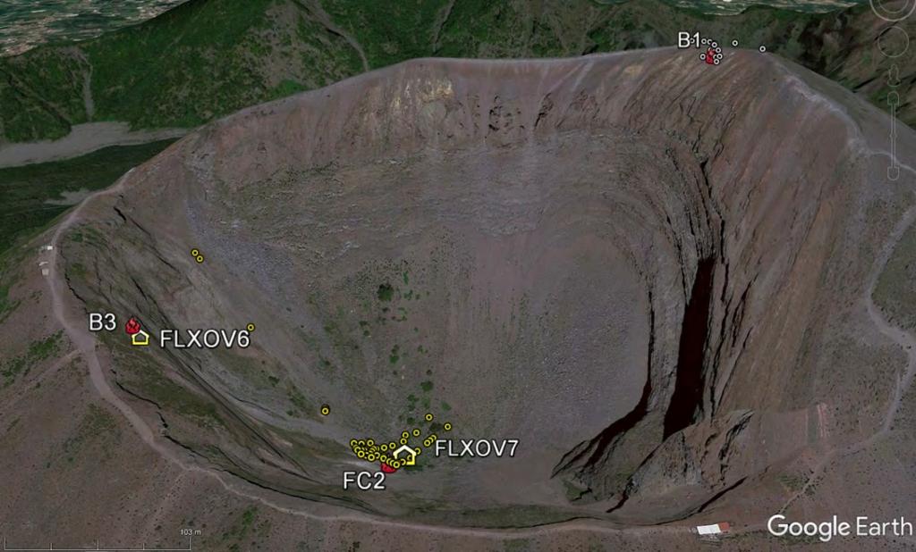 La stazione multiparametrica, installata in area bordo cratere (settore SW), misura: il flusso di CO 2 dal suolo (ogni due ore), gradiente di temperatura nel suolo, temperatura della maggiore