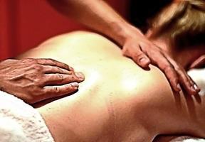 MASSAGGIO CALIFORNIANO (IL RE DEI MASSAGGI) Definito anche massaggio sensitivo o rilassante psicosomatico.