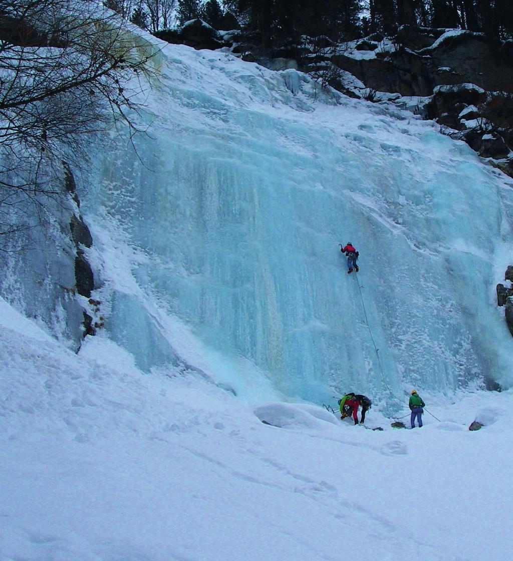 ACG CORSO DI ARRAMPICATA SU CASCATE DI GHIACCIO Presso la sede CAI Cividale ore.