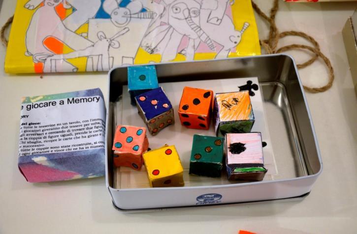 Nella città della scienza Collegare matematica e vita: questo è uno degli obiettivi a cui tendere, valorizzando le curiosità dei bambini, consentendo loro di sperimentare l utilizzo di codici
