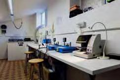 Il nostro laboratorio interno dove effettuiamo verifi che e rapporti di taratura su termometri, bilance, cercafughe, manometri, vacuometri e molti altre attrezzature