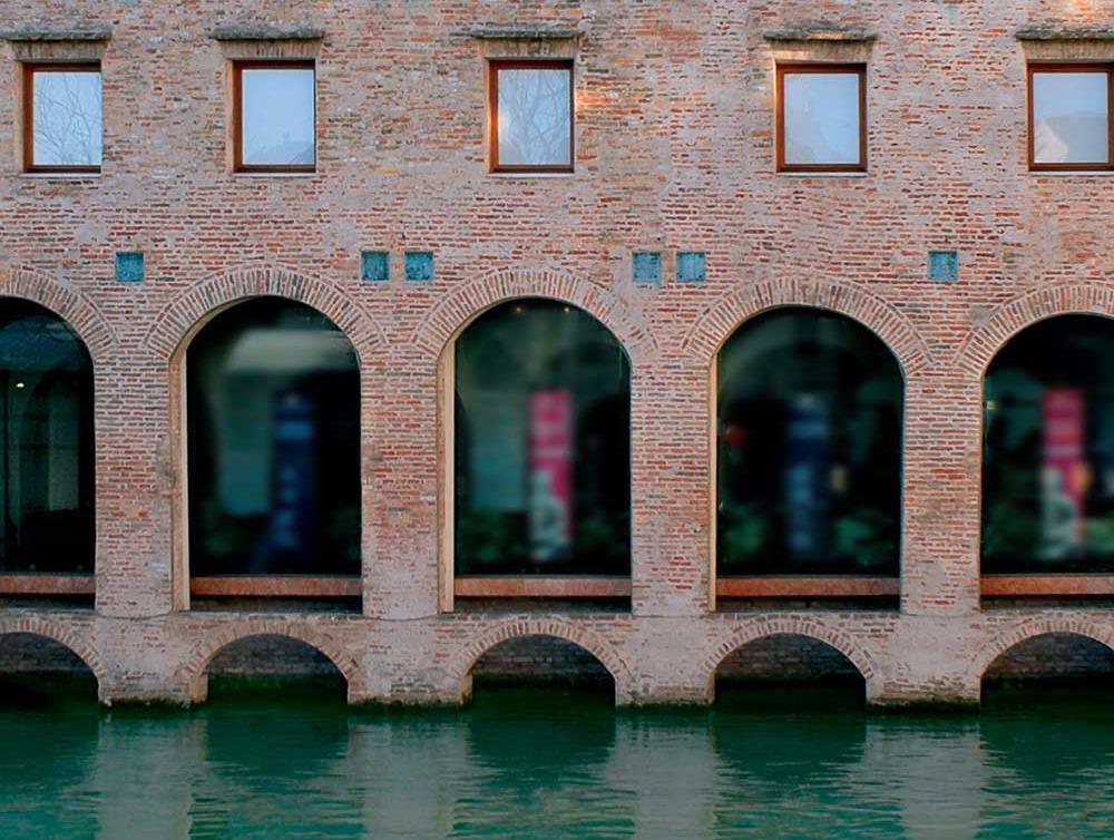 LOCATION CASA DEI CARRARESI è il più importante spazio espositivo nel cuore della Città di Treviso.