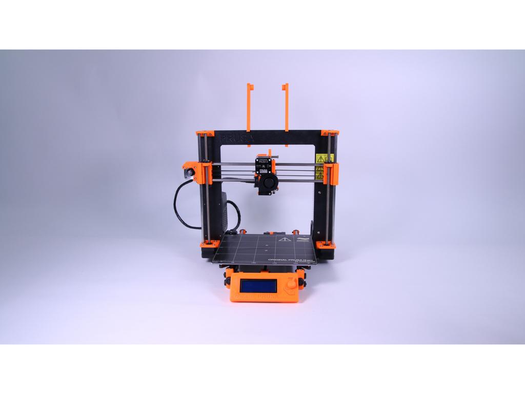 Complimenti! La stampante 3D Original Prusa i3 MK2 è completamente assemblata! Ci siamo quasi.