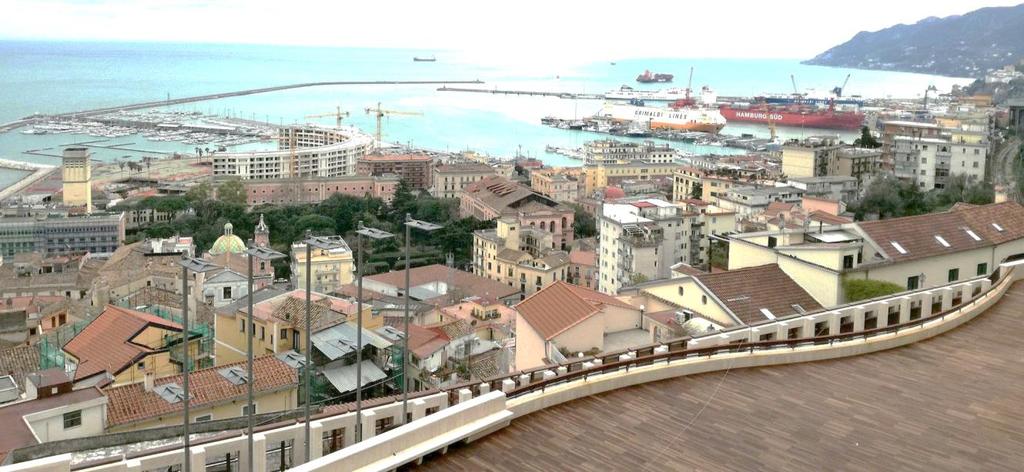 Vista del porto di Salerno (dalla finestra