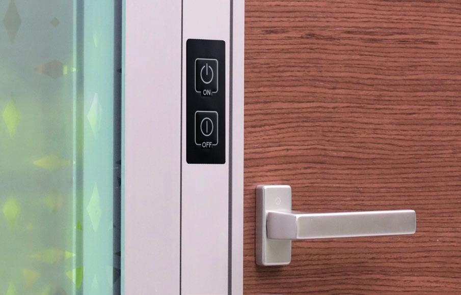 It can be fixed on the upright of the door at any height thanks to its 3M adhesive film.