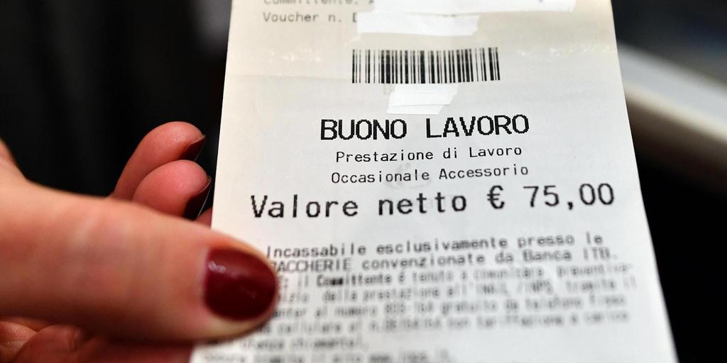 VOUCHER,INADEGUATE LE NUOVE NORME CIA: IL PARLAMENTO CORREGGA L ERRORE DI AVER TOLTO L OPPORTUNITA IN AGRICOLTURA Per potature di olivo e vite, vendemmie, piantagione e raccolta ortive etc.