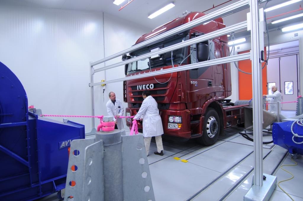 VELA 7 10 VELA 7 è il laboratorio più recente e consente di misurare le emissioni da veicoli pesanti completi.