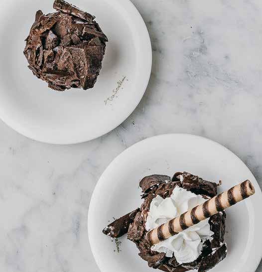 IL TARTUFO LA DOLCE VITA IN UN DESSERT 100% ROMANO Il Tartufo dei Tre Scalini di Piazza Navona è un gelato di puro cioccolato fondente, senza zuccheri aggiunti, realizzato seguendo la ricetta