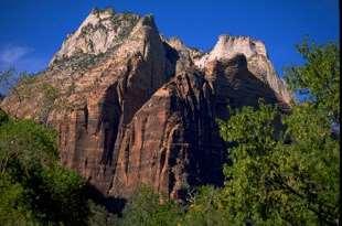 L'albergo si trova in posizione centrale nella storica Springdale, con bei negozi e ristoranti. Nel pomeriggio visita di Zion in tram e giro nel famoso canyon.