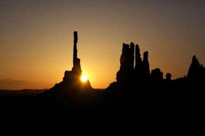 Temperatura permettendo, si potrà anche fare un'escursione alle Badlands. Ci dirigeremo poi lungo il crinale di oltre 4000m d altitudine della Sierra Nevada della California.