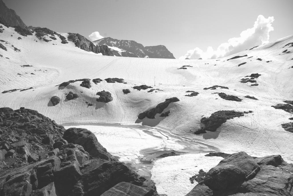 0). Alla fine del mese, il sito della stazione è ancora coperto da 80 cm di neve vecchia, nonostante una prima irruzione del noto e infausto anticiclone di origine subtropicale.