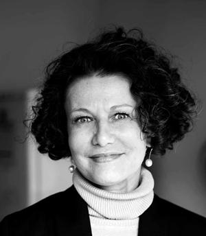 Marina Sozzi, filosofa, bioeticista e tanatologa, si occupa da vent anni dei temi dell invecchiamento, del morire, e del lutto.