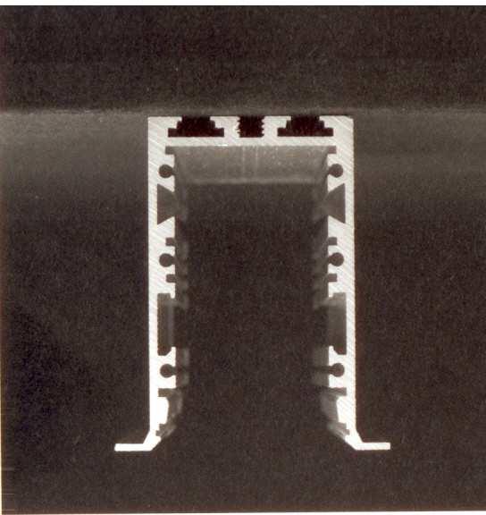 T5 e diffusori in policarbonato, nelle lunghezze 150-90-60 cm potenza 35-21-14W, cablato nella versione tutta luce, con l