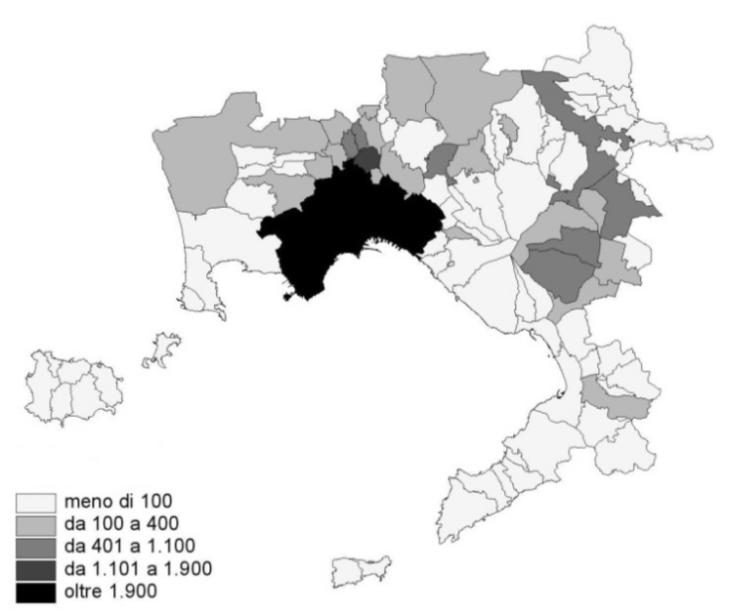 La distribuzione territoriale delle 4 «A» Addetti nel settore alimentare nella provincia di Napoli Addetti nel settore abbigliamento