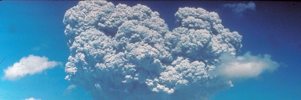 Un problema di Probabilità in Vulcanologia Le eruzioni vulcaniche sono le emissioni di gas e magma sulla superficie del pianeta. Il magma è un mistura di roccia fusa, cristalli, e gas disciolto.