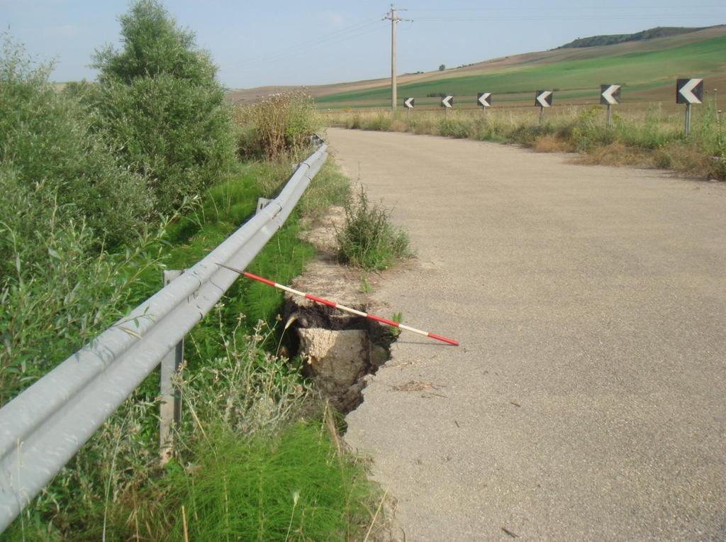 Recentemente sono pervenute segnalazione da parte di alcuni operatori agricoli del posto circa le pessime condizioni del torrente che si ripercuotono anche sulla sicurezza del traffico stradale