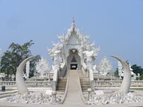 Direzione Doi Chang Moon Arboretum, Mae Fa Luang, giardino botanico e parco, la "Svizzera della Thailandia ", dove troverete anche la Villa Reale della regina madre Poi proseguirete per il confine