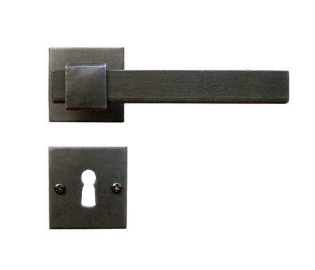 Maniglie su rosetta tipo SQA - Door handles on square rosette Art.