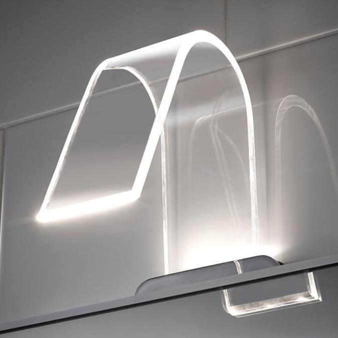 Fabbricata in alluminio, quest'applique gode di uno stile moderno e minimalista che si adatta perfettamente a ogni tipo di arredamento. I LED integrati consumano solo 3W.