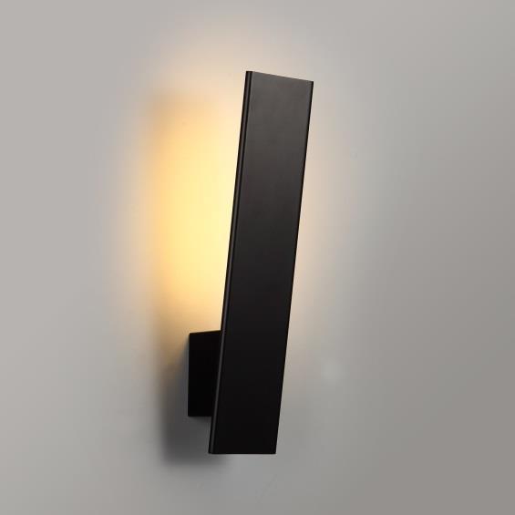L'Applique LED Naya da 9W Bianca,nera è senza dubbio, un elemento altamente decorativo e versatile in grado di adattarsi a