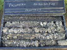 m SA = Terreno di copertura a granulometria essenzialmente ghiaiosa con abbondanti resti vegetali (radici).