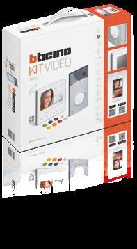 KIT VILLA VIDEO LINEA 3000 CON LETTORE BADGE, TELECAMERA GRANDANGOLARE A COLORI E VIDEOCITOFONO CLASSE 300X MONITOR 7 TOUCH SCREEN VIVAVOCE WI-FI CON RIPETIZIONE DI CHIAMATA SU SMARTPHONE Art.