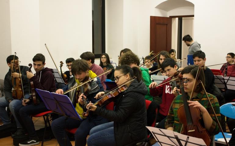 Music schools for social change, Adelfia Buona pratica di orchestre giovanili in