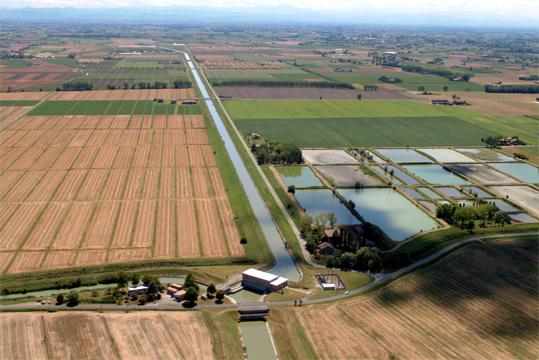 E un elemento in grado di creare reti, connessioni, unire culture e definire luoghi, paesaggi, favorire sport, tempo libero e vita