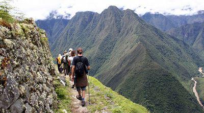 Nel pomeriggio inizia la discesa verso la valle del Pacaymayo dove si realizza il secondo campo.