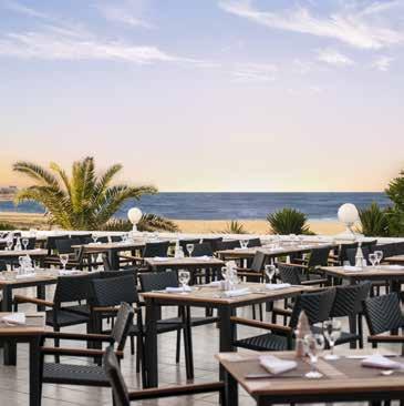 Durante il giorno lo staff internazionale dell hotel organizza attività in spiaggia e in piscina per adulti e bambini (miniclub), coordinate da personale