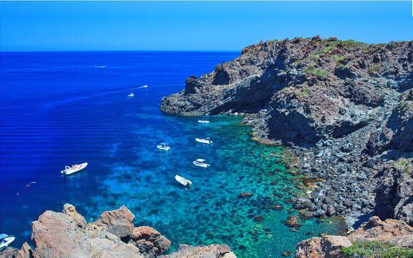 trekking proposto: Pantelleria è la quinta isola d Italia la sua estensione è di 82 chilometri quadrati, al suo interno si sviluppa una fitta rete di sentieri e di vecchie mulattiere circa 120 km che