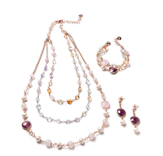 114 SOVRANI - CRISTAL MAGIQUE LÉA Parure in ottone rodiato e placcato oro rosè 24kt, con quarzo multicolor, quarzo rosa, perla di fiume, cristallo rosa e cristallo granato.