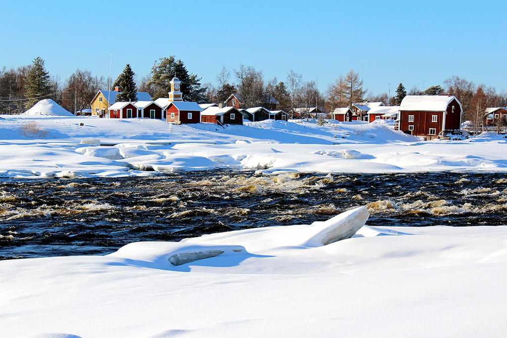 INVERNO 2018/2019 HAPARANDA, CITTA SENZA CONFINI Sistemazione in hotel 4 stelle ad Haparanda, trattamento di mezza pensione, incluso safari in motoslitta alla ricerca dell aurora boreale!