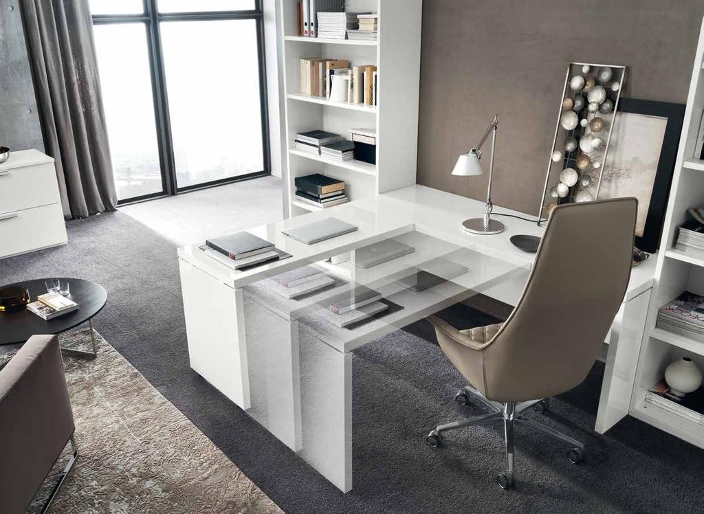 Tante le soluzioni disponibili, come la scrivania scorrevole. Many solutions are available, such as a sliding desk. Hay muchas soluciones disponibles, como un escritorio deslizante.