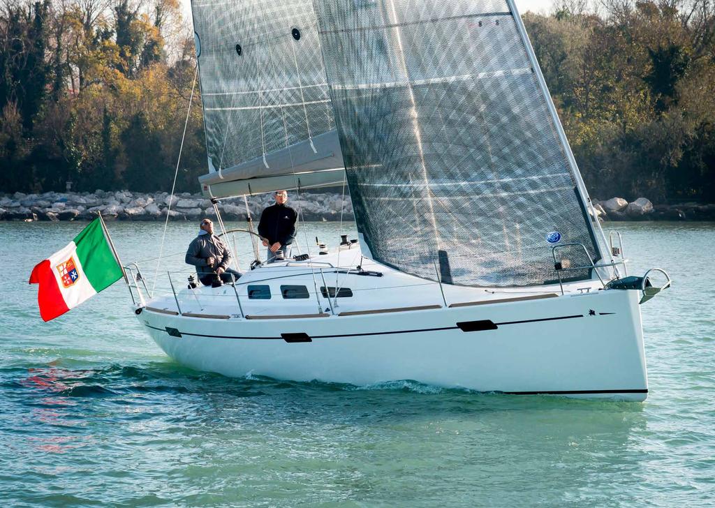 THAT SPECIAL ITALIA SAILING STYLE Quell inconfondibile stile Italia Yachts The design and build of every model involves the skills of the whole team - each one an experienced sailor.