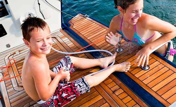 The deck is free from running rigging and thanks to the flush-deck hatches and portholes, it is possible to stretch out in the sun almost everywhere.