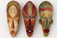 artigianale africana creando ciascuno la propria maschera