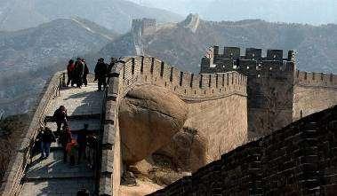 Al mattino proseguimento delle visite dei monumenti principali di Xian con le antiche mura, un rettangolo con un perimetro di 14 km e la città vecchia. Pranzo libero.