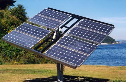 la tecnologia: moduli fotovoltaici L energia radiante solare può essere convertita direttamente in energia elettrica attraverso l impiego di sistemi che sfruttano il cosiddetto effetto fotovoltaico.