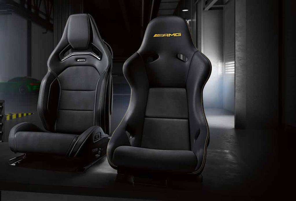 I sedili sportivi a guscio AMG (244) (di serie) estremamente leggeri e a regolazione meccanica