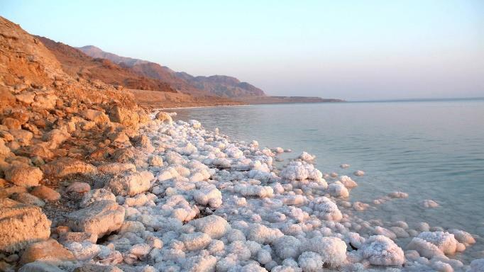 Proseguimento per il Mar Morto e tempo libero in spiaggia. Cena e pernottamento.