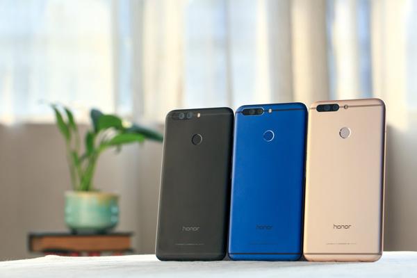 Honor 8 Pro è dotato di una batteria da 4000mAh che ben si inserisce nello chassis ultra-sottile (6.97 mm) garantendo una durata eccezionale e un look sempre pulito ed elegante.